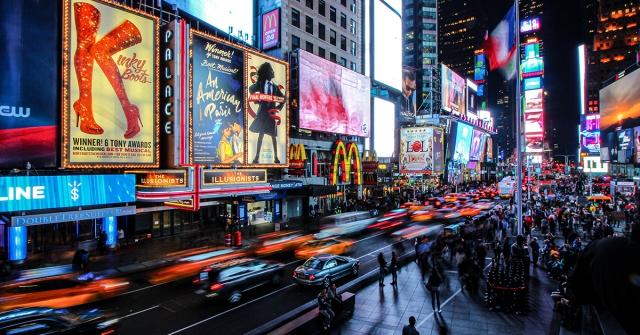 Who Is the Most Reliable LED Screen Manufacturer for Large Projects?